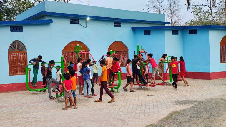 बरहरवा में खुला पहला वेलनेस सेंटर, व्यायाम कर लाभान्वित हो रहे लोग