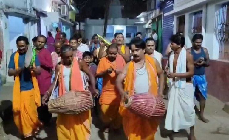 माह व्यापी रात्रि पहर भजन-कीर्तन से माहौल हुआ भक्तिमय