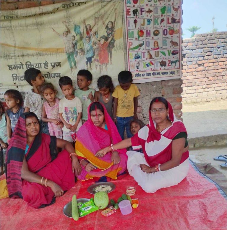 आंगनबाड़ी केंद्रों पर किया गोद भराई कार्यक्रम आंगनबाड़ी केंद्रों पर किया गोद भराई कार्यक्रम