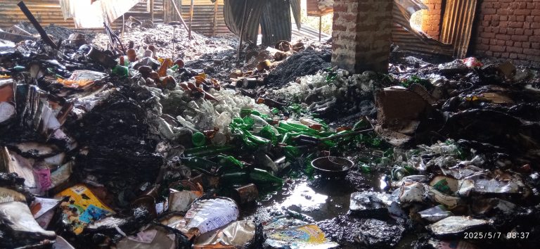 कचरा गोदाम में लगी आग, ढाई लाख का नुकसान कचरा गोदाम में लगी आग, ढाई लाख का नुकसान