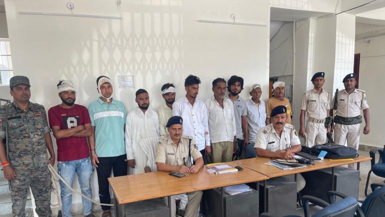 वर निकासी के वक्त डीजे बजाने को लेकर दो पक्षों के बीच मारपीट