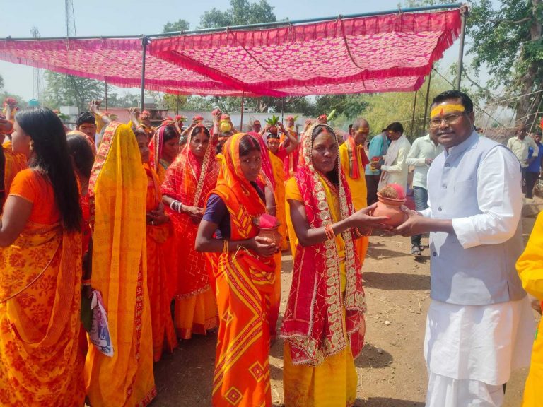 हनुमान मंदिर की प्राण प्रतिष्ठा, निकली कलशयात्रा