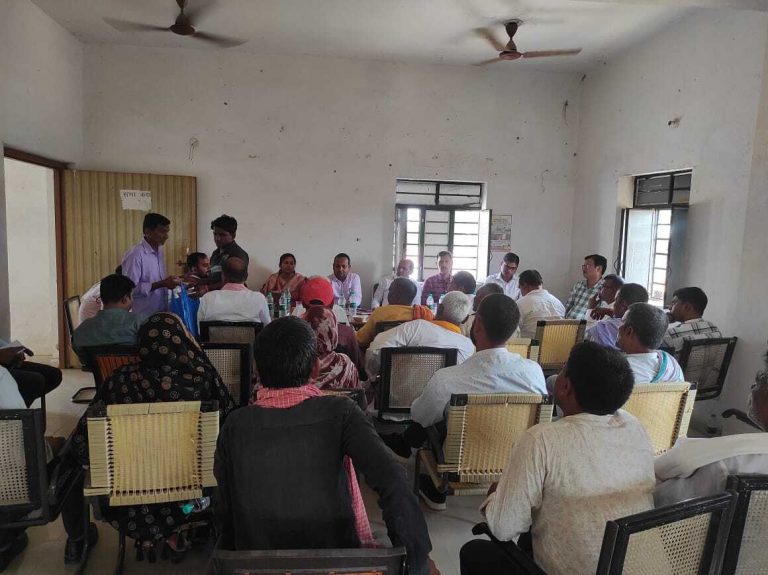 Motihari: 20 सूत्री की बैठक में छाया रहा आंगनबाड़ी, किसान बीमा व नल-जल का मुद्दा