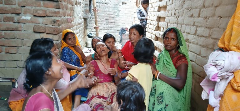 बधार से अधेड़ का शव बरामद, गला दबाकर हत्या की आशंका