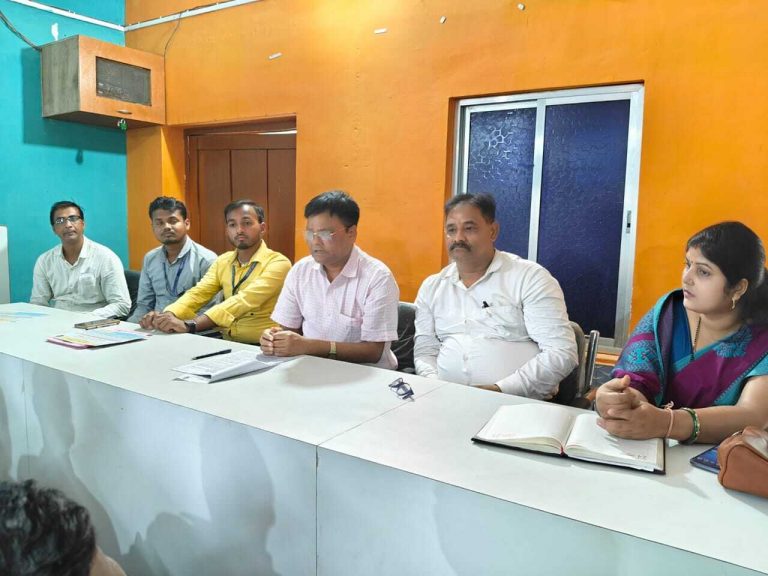 Samastipur News:जनकल्याणकारी योजना के प्रचार प्रसार को लेकर प्रखंड परिसर में बैठक