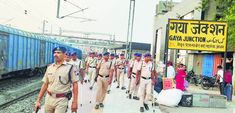 Gaya News : जंक्शन पर आने-जानेवाले यात्रियों की बिना जांच प्लेटफॉर्म पर इंट्री बंद