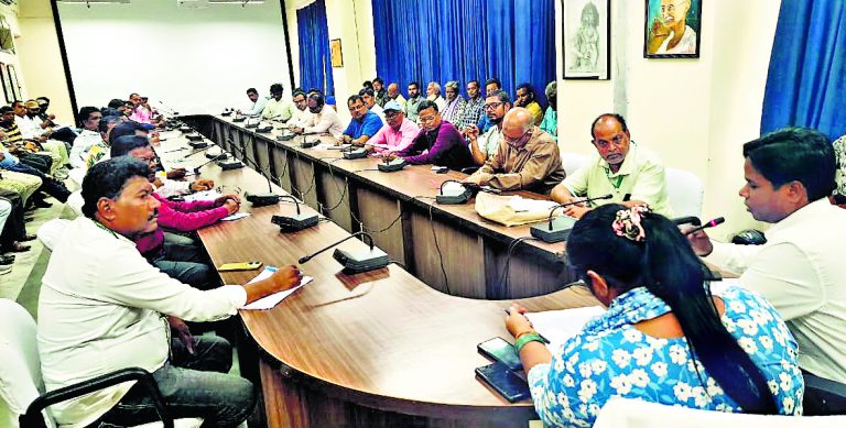 Ranchi News : शत प्रतिशत लाभुकों के बीच खाद्यान्न का वितरण करें