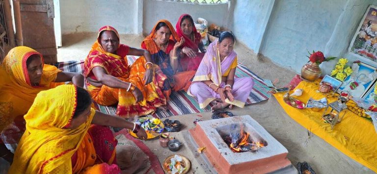 बुद्ध पूर्णिमा पर गायत्री परिवार ने किया प्रत्येक घर में गायत्री महायज्ञ का आयोजन