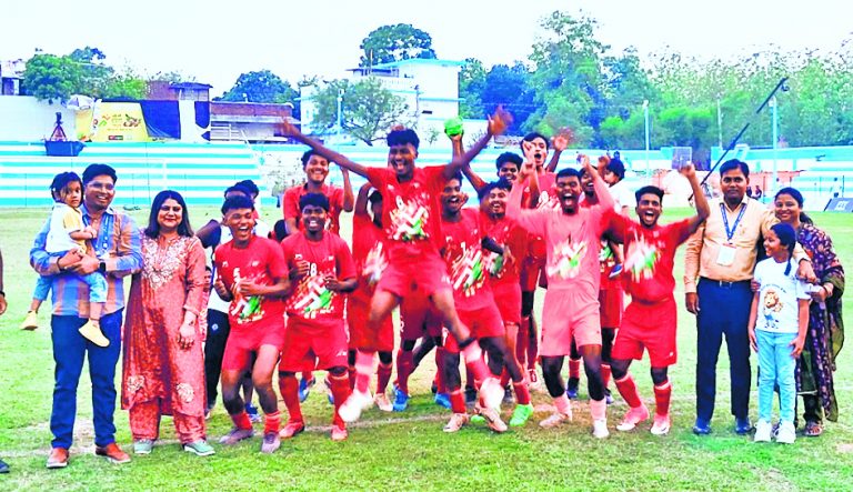 झारखंड की टीम ने रोमांचक मुकाबले में मेघालय को 2-1 से हराकर फाइनल में पहुंची