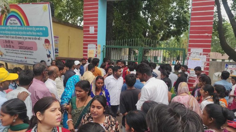 पहले दिन शांतिपूर्वक स्नातक तृतीय खंड की परीक्षा हुई