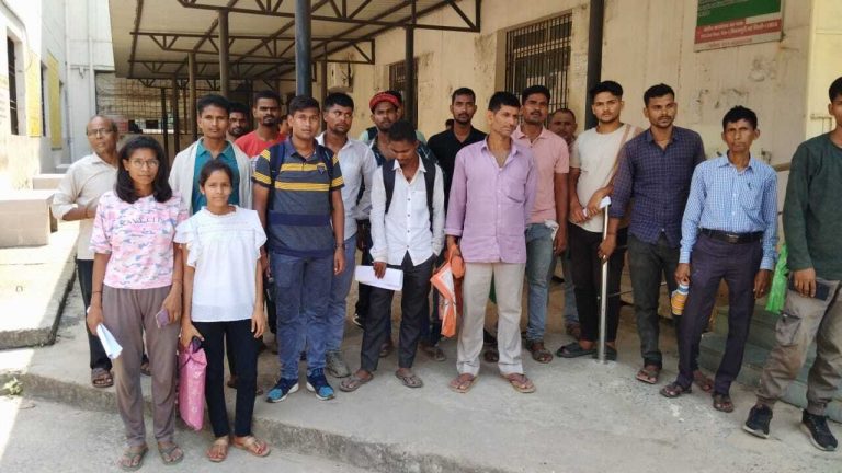 बिजली आपूर्ति ठप रहने से मचा हाहाकार, बीएसईबी के क्षेत्रीय कार्यालय में विद्यार्थियों ने किया हंगामा