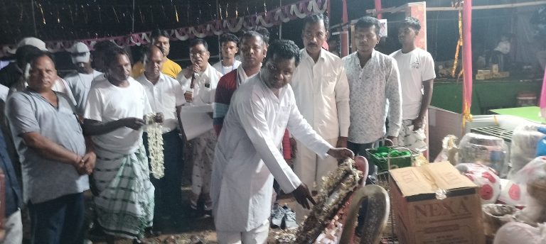 Seraikela Kharsawan News : गुरु गोमके के सपनों को साकार करने का लिया संकल्प Seraikela Kharsawan News : गुरु गोमके के सपनों को साकार करने का लिया संकल्प