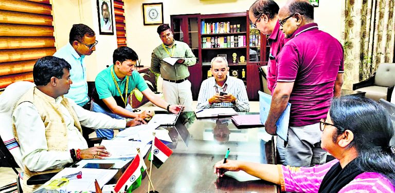 Ranchi News : डीसी के जनता दरबार में आये कई मामले