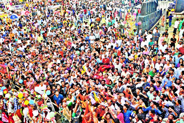Ranchi News : भोक्ताओं ने बिखेरे आस्था के फूल