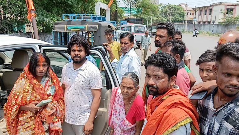 Bokaro News : प्रेमी युगल की लोगों में करायी शादी