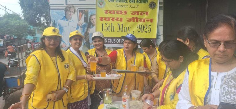 लायंस फेमिना ने लगाया पेयजल स्टॉल