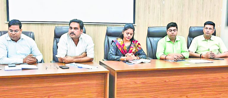 Ranchi News : मॉनसून से पहले युद्ध स्तर पर शुरू करायें नालियों की सफाई