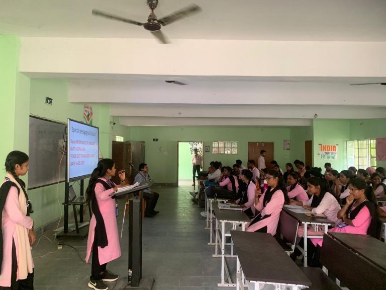 प्रशिक्षुओं ने भाषण, कविता, टीएलएम व कहानी से बताया भाषा का महत्व, डायट थावे में ‘भाषा का महत्व’ विषय पर विशेष सत्र का हुआ आयोजन