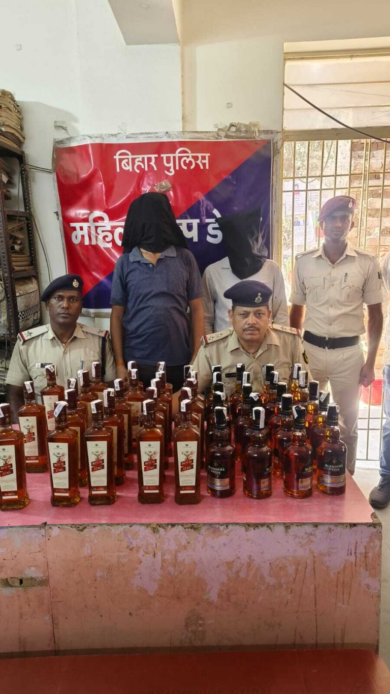 गया रेलवे स्टेशन से विदेशी शराब के साथ दो युवक गिरफ्तार गया रेलवे स्टेशन से विदेशी शराब के साथ दो युवक गिरफ्तार
