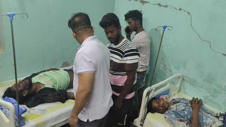 अनियंत्रित स्काॅर्पियो ने बाइक सवार को मारा टक्कर, तीन घायल