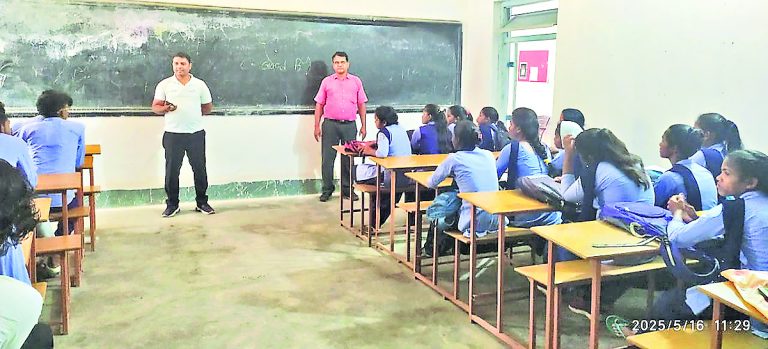East Singhbhum News  : पटमदा इंटर कॉलेज के छात्रों को मिली टाटा मोटर्स अप्रेंटिसशिप की जानकारी
