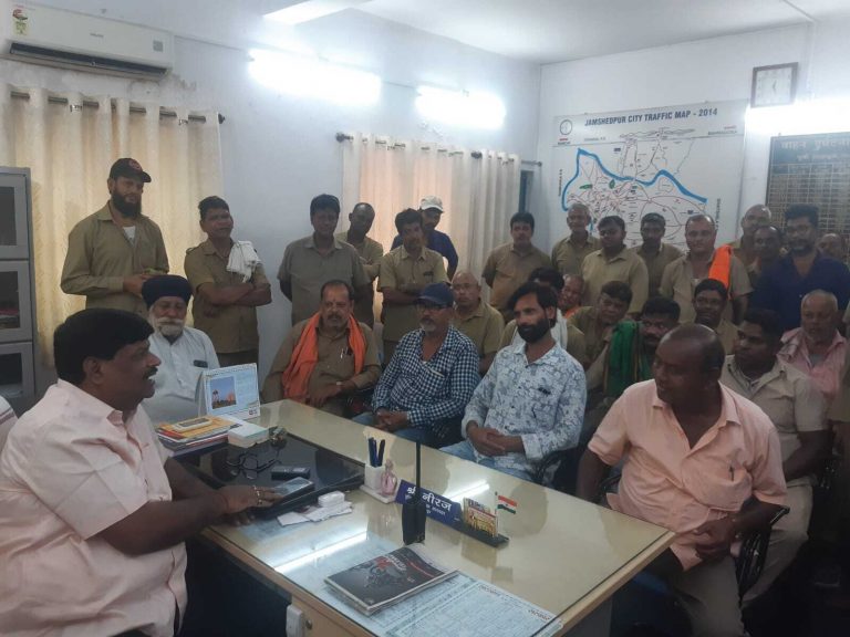 Jamshedpur news. टेंपो में रेट तालिका लगाना होगा अनिवार्य, ड्रेस नहीं पहनने वाले चालकों पर कल से होगी कार्रवाई