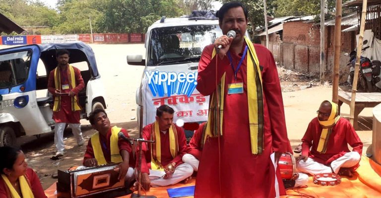 नाटक मंचन कर बच्चे को स्कूल भेजने का दिया संदेश