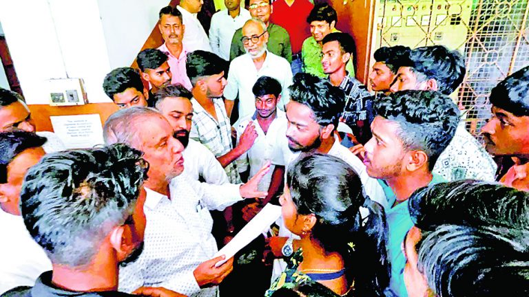 विधायक की पहल पर टीडीबी कॉलेज में थम गया विवाद, सामान्य हुए हालात