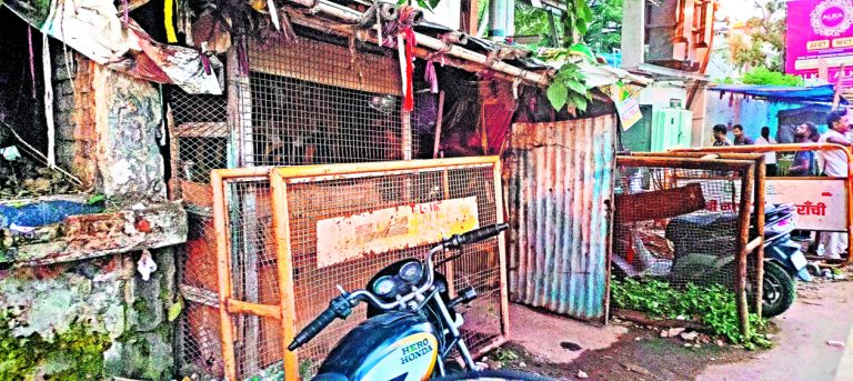 Ranchi News : हर चौक में महिला ट्रैफिक पुलिसकर्मी तैनात, टॉयलेट कहीं नहीं
