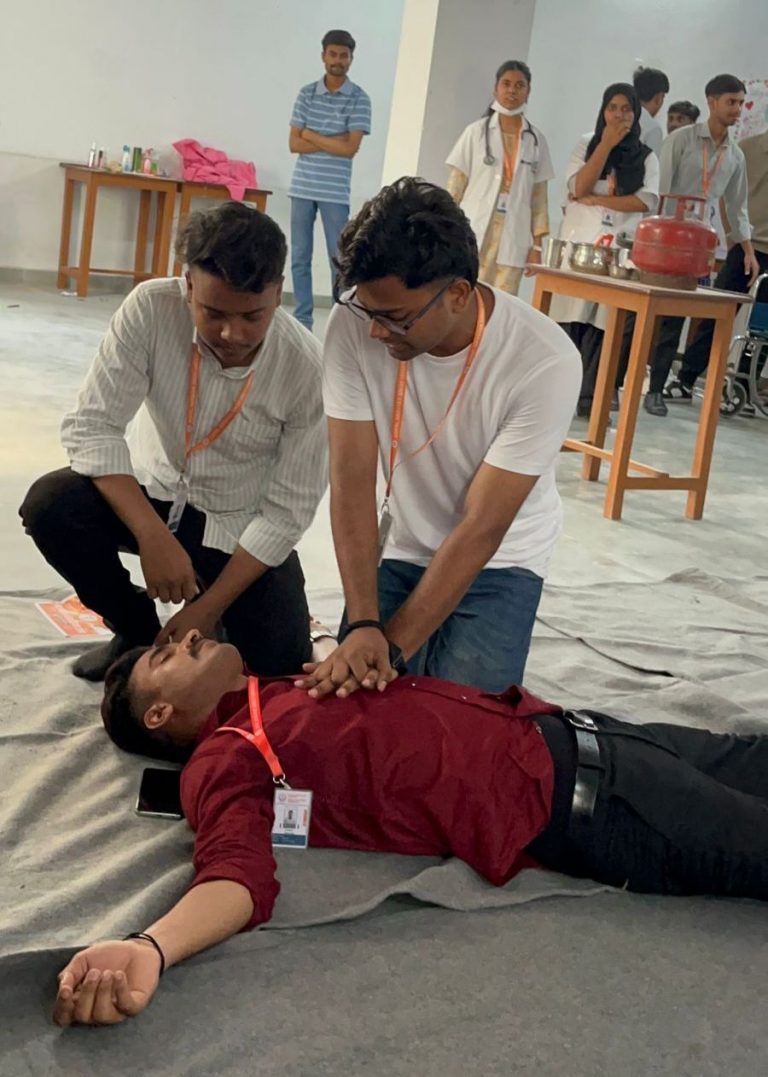 मॉक ड्रिल में छात्रों ने सीखा प्राथमिक उपचार का संजीवनी मंत्र