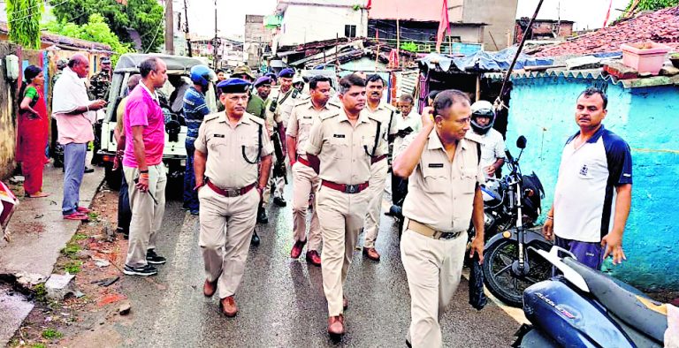 Ranchi News : गाड़ी से धक्का लगने के बाद दो गुट भिड़े, मारपीट, हंगामा
