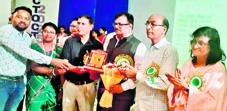 Ranchi News : डीएसपीएमयू के कुलपति डॉ तपन को रघुनाथ मुर्मू स्मृति सम्मान