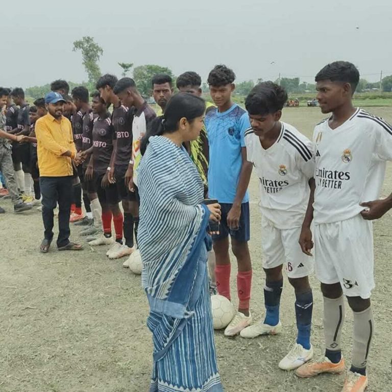 फुटबॉल टूर्नामेंट में खिलाड़ियों का विधायक ने बढ़ाया उत्साह