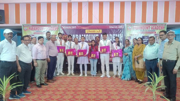 10वीं व 12वीं में बेहतर अंक लाने वाले छात्र-छात्राएं हुई सम्मानित