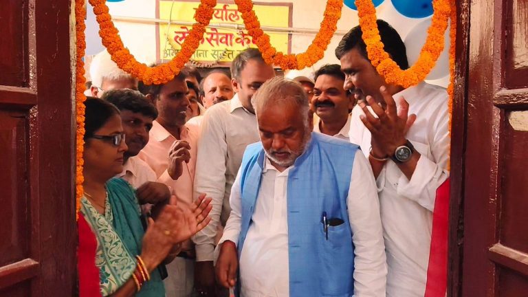 Aurangabad News : 20 सूत्री कमेटी के माध्यम से योजनाओं का लाभ लोगों तक पहुंचाएं : श्रवण कुमार