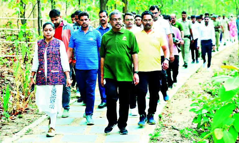 Sambalpur News: संबलपुर चिड़ियाघर बनेगा राज्य का दूसरा नंदनकानन : धर्मेंद्र प्रधान