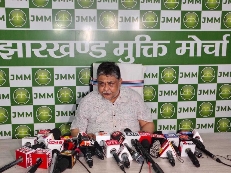 Political News : ऑपरेशन सिंदूर, सीजफायर में अमेरिका की भूमिका पर जवाब दे केंद्र सरकार : झामुमो