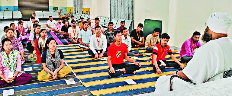 ranchi news : रांची में प्रशिक्षणार्थियों ने संगीत के माध्यम से किया योगाभ्यास