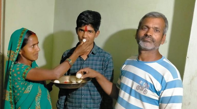 कंप्यूटर इंजीनियर बनना चाहता  हितेश