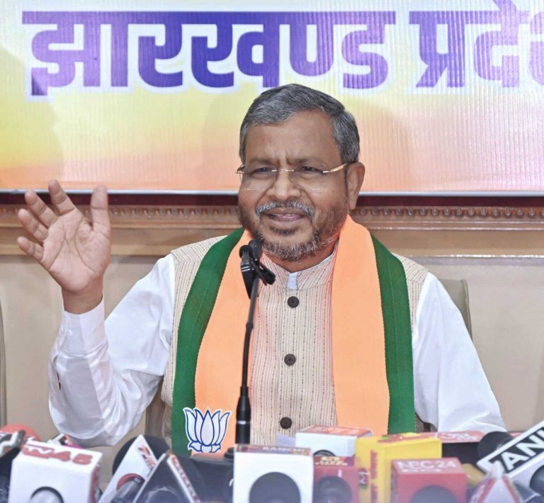 Politaical News : कांग्रेस-झामुमो को सरना कोड की चिंता है तो धर्मांतरण पर रोक लगायें : बाबूलाल