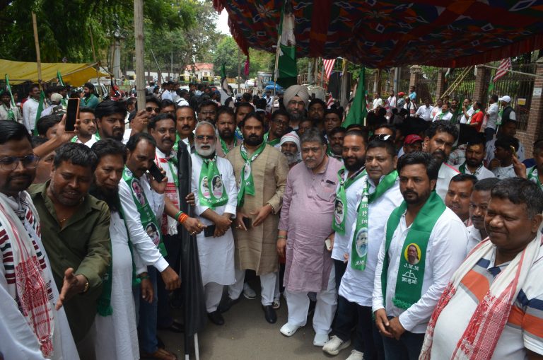 Political News : केंद्र को सरना धर्म कोड के लिए करेंगे मजबूर : झामुमो