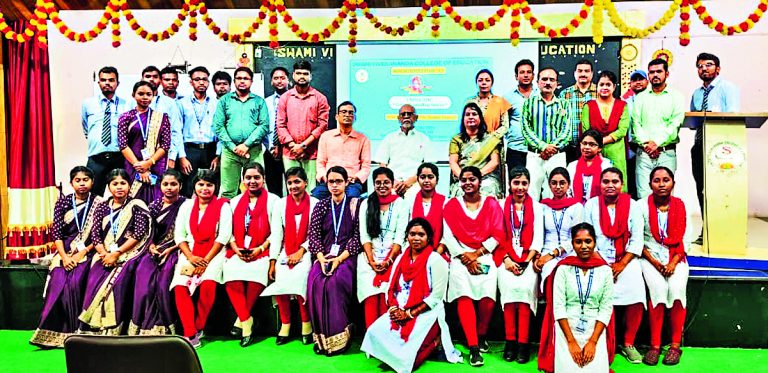 East Singbhum News : किताब पढ़ने की आदत डालें विद्यार्थी : डॉ संजय भुइयां