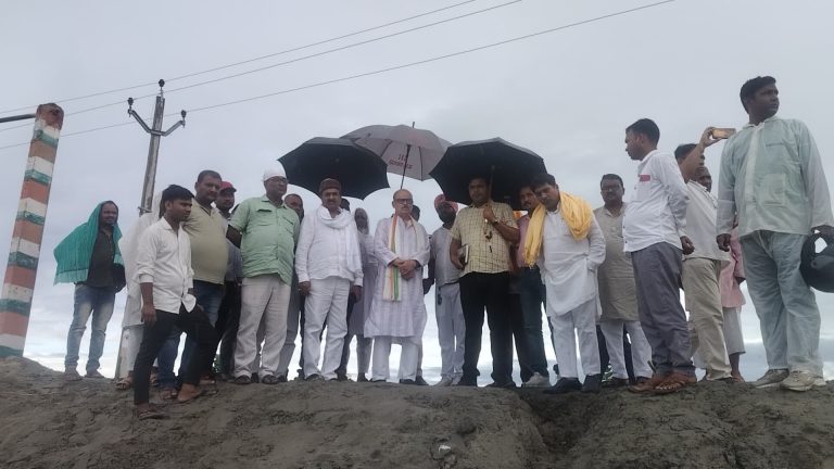 बाढ़ पूर्व तैयारी को लेकर सरकार व प्रशासन को गंभीर होने की जरूरत, सांसद