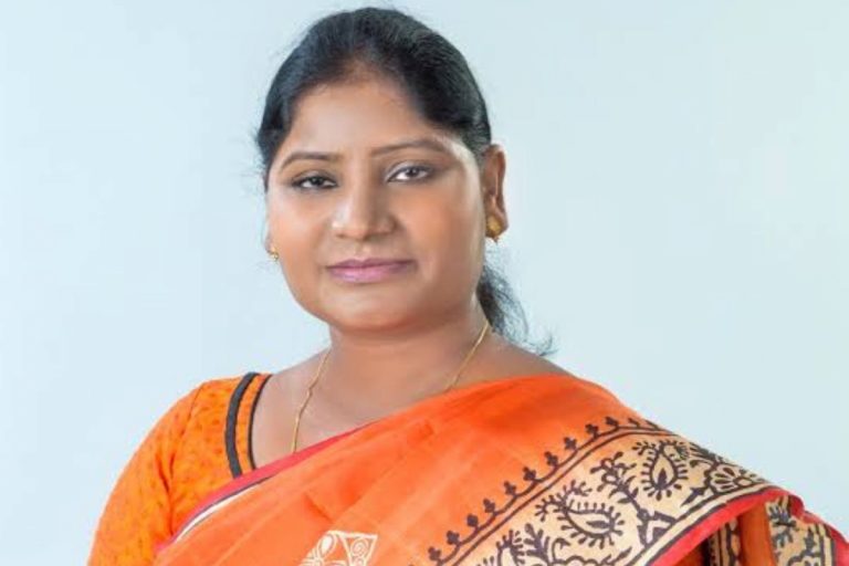 Ranchi News : झारखंड के अधिकारी आयोग की मर्यादा समझें : आशा लकड़ा