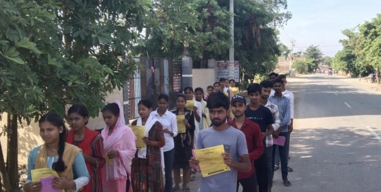 बच्चों ने  प्रभातफेरी निकाल कर किया जागरूक