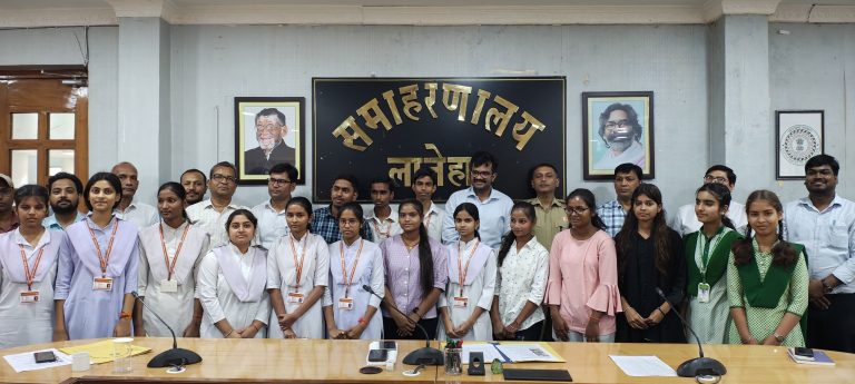 मैट्रिक की परीक्षा में बेहतर प्रदर्शन करनेवाले हुए सम्मानित
