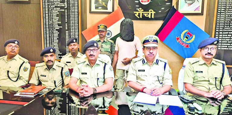 Ranchi News : एंटी क्राइम चेकिंग में देसी पिस्टल व कारतूस के साथ एक गिरफ्तार
