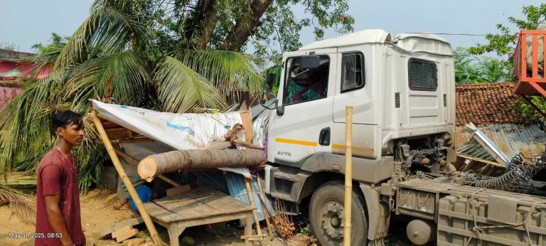 तेज रफ्तार कंटेनर ने दुकान में मारी टक्कर, बड़ा हादसा टला