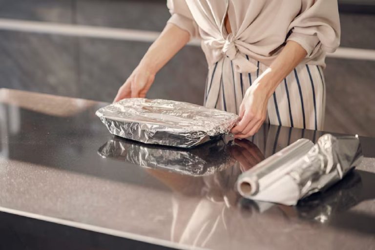 Kitchen Hacks: आधा भारत नहीं जानता एल्युमिनियम फॉयल का सही इस्तेमाल, जान जाएगा तो चुटकियों में होंगे ये काम