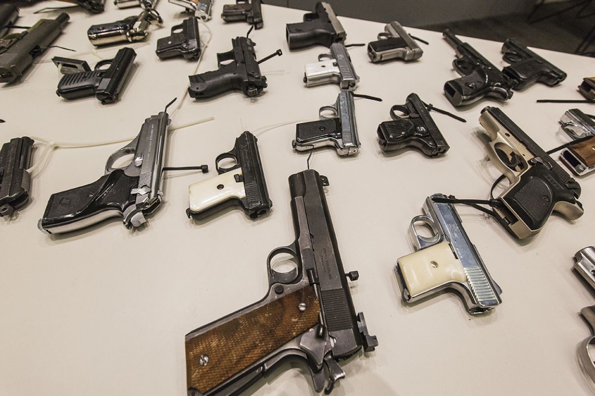 foreign pistols| Foreign pistols worth lakhs of rupees are seized in Bihar police stations, they are rusting due to lack of maintenance